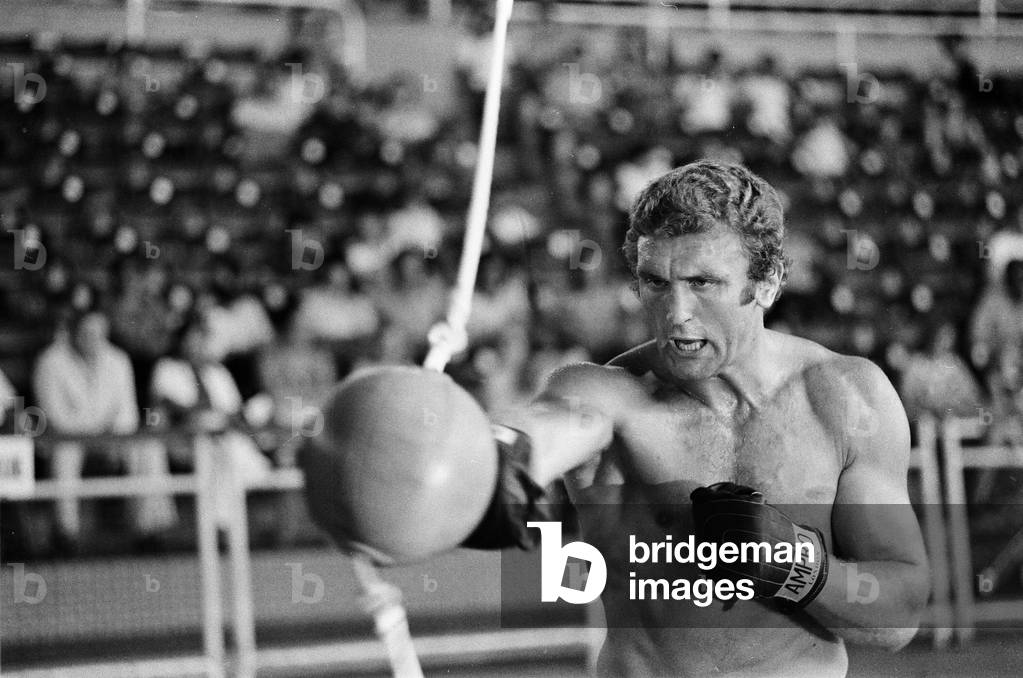 Joe Bugner v. Muhammad Ali in Kuala Lumpar, 29th June 1975 (b/w photo)
