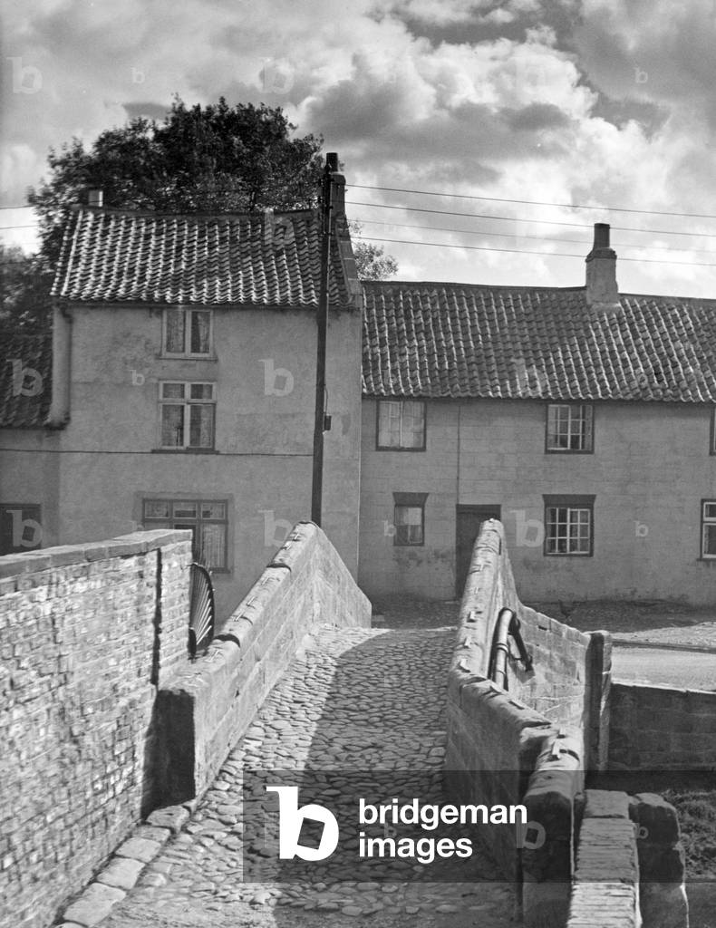 Pack Horse Bridge, Stokesley. 12th June 1968 (b/w photo)