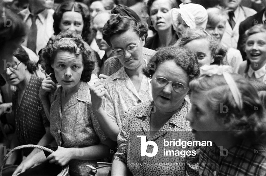 Customers at a 'Growers Fair Price Vegetable Market'. East Grinstead, West Sussex, August 1947.Customers at a 'Growers Fair Price Vegetable Market'. East Grinstead, West Sussex, August 1947 (b/w photo)