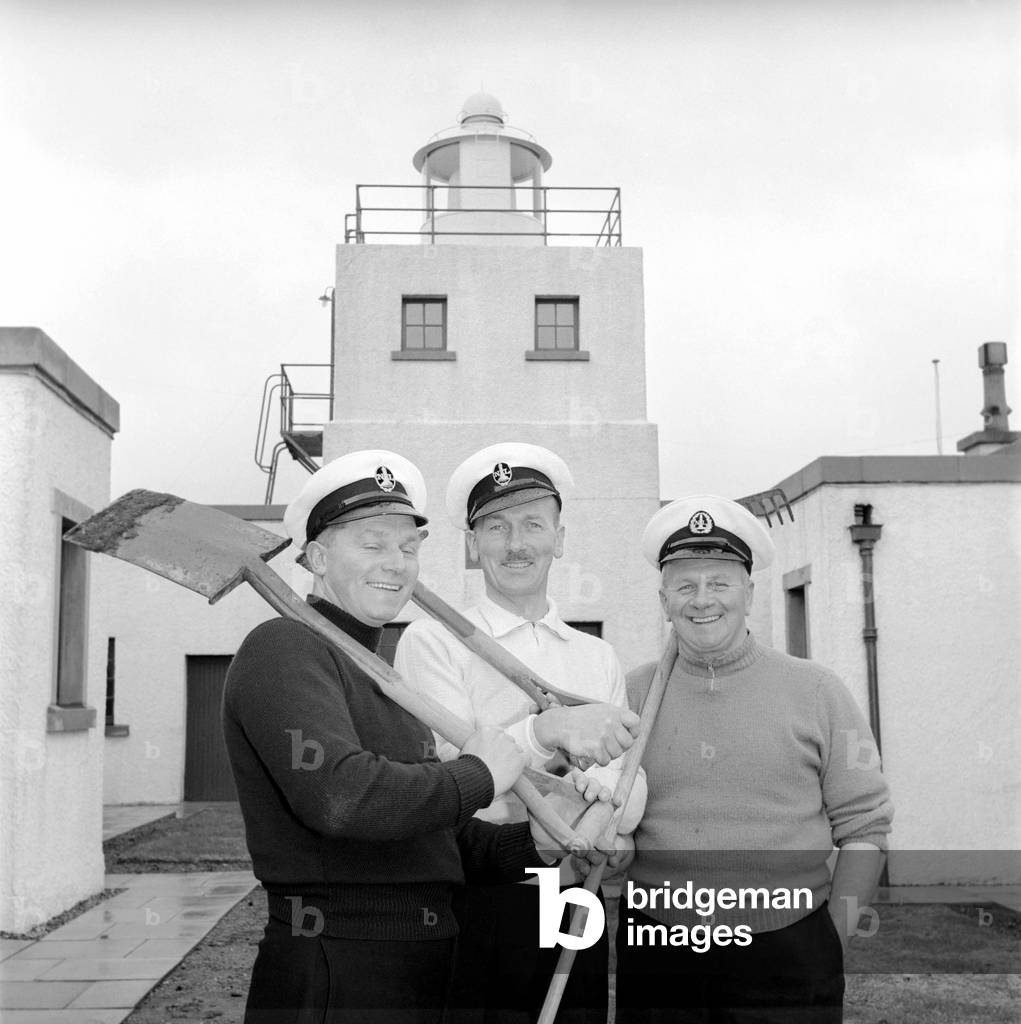 The lighthouse keepers and their families go about their daily duties around The Strathy Point Lighthouse. These include cleaning the lamp, maintaining the foghorn and looking after the garden. 1960