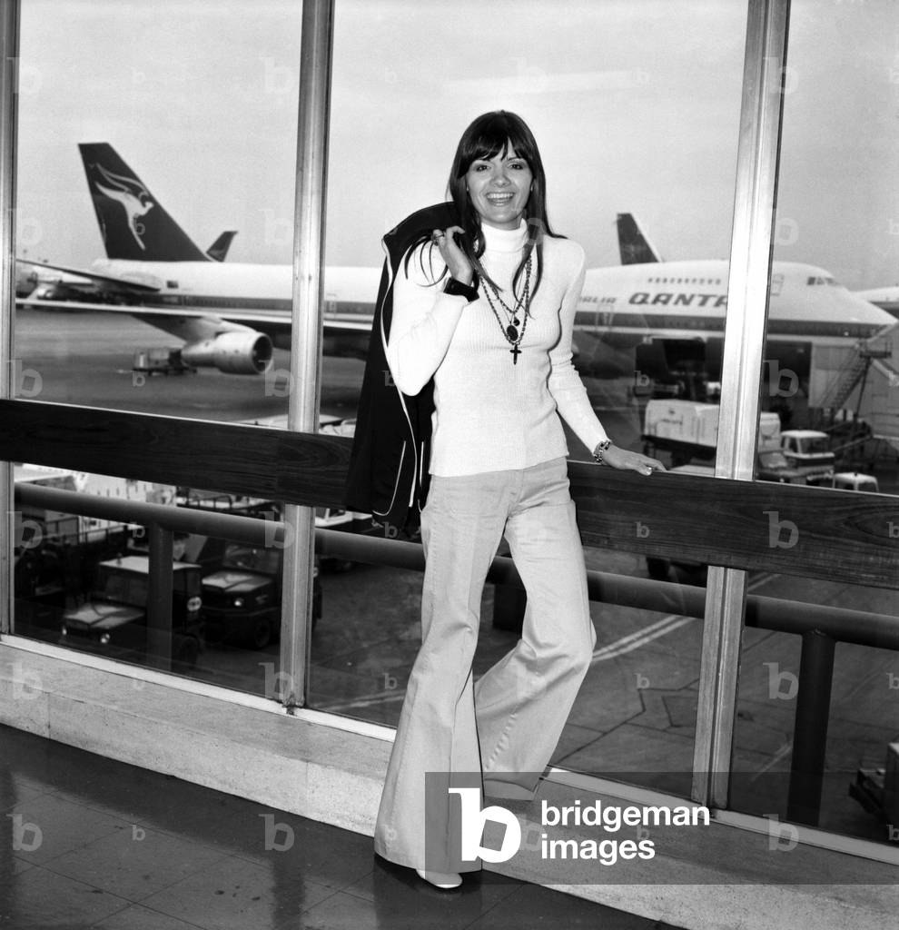 Singer Eve Graham left Heathrow Airport today for Los Angeles, where she hopes soon to start recording, January 1975