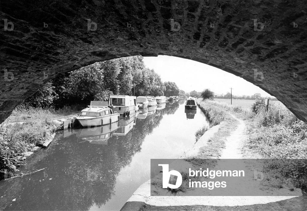 Navigation is restricted to three miles betwen closed locks at Aynho on the South Oxford Canal, c.1970