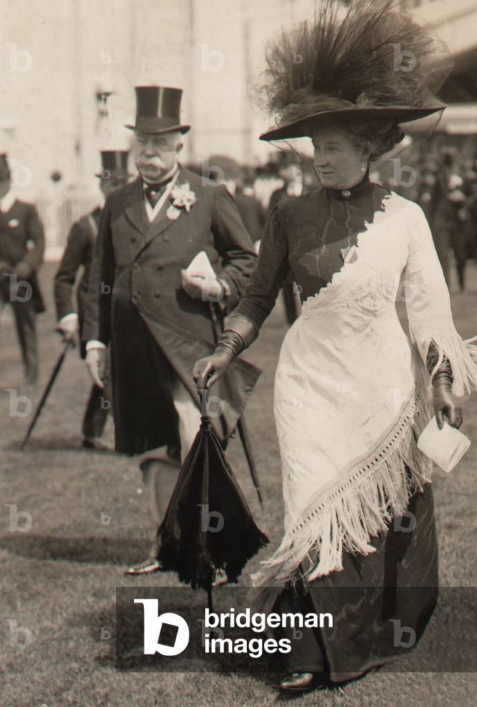 Fashion at Royal Ascot, 1910 (b/w photo)