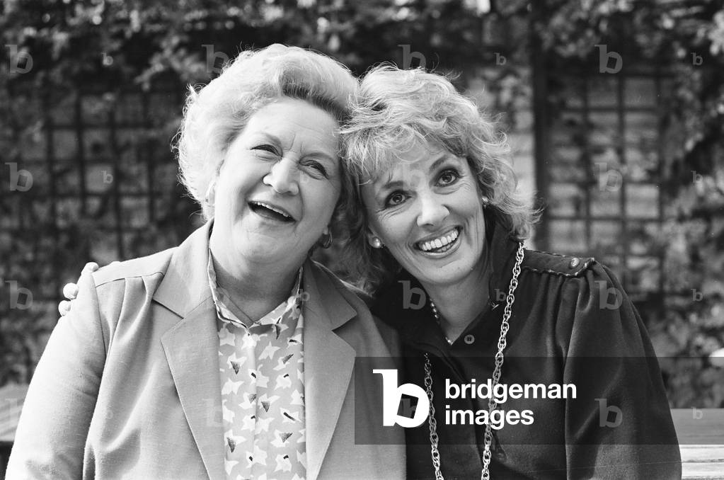 Molly Sugden and Esther Rantzen join the new series of 'That's Life' 24th October 1985 (b/w photo)