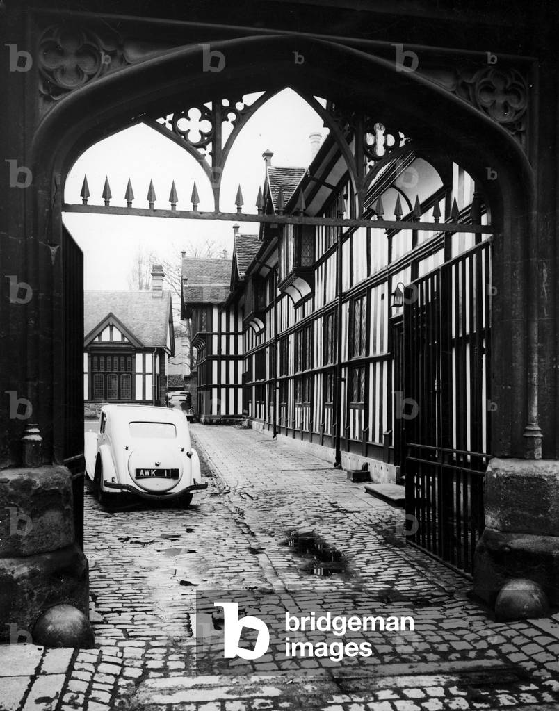 Car parked at Bonds Hospital in Coventry, 3rd March 1937 (b/w photo)