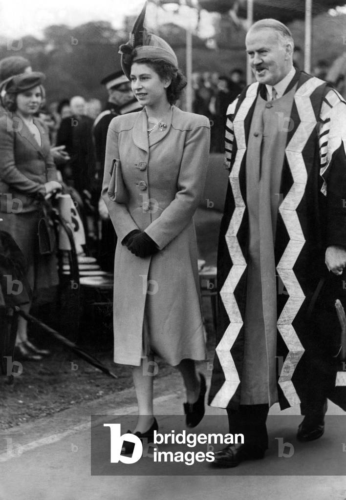 Queen Elizabeth II, Princess Elizabeth visits Durham with Dr J F Duff, warden of Durham Colleges, 23/10/1947