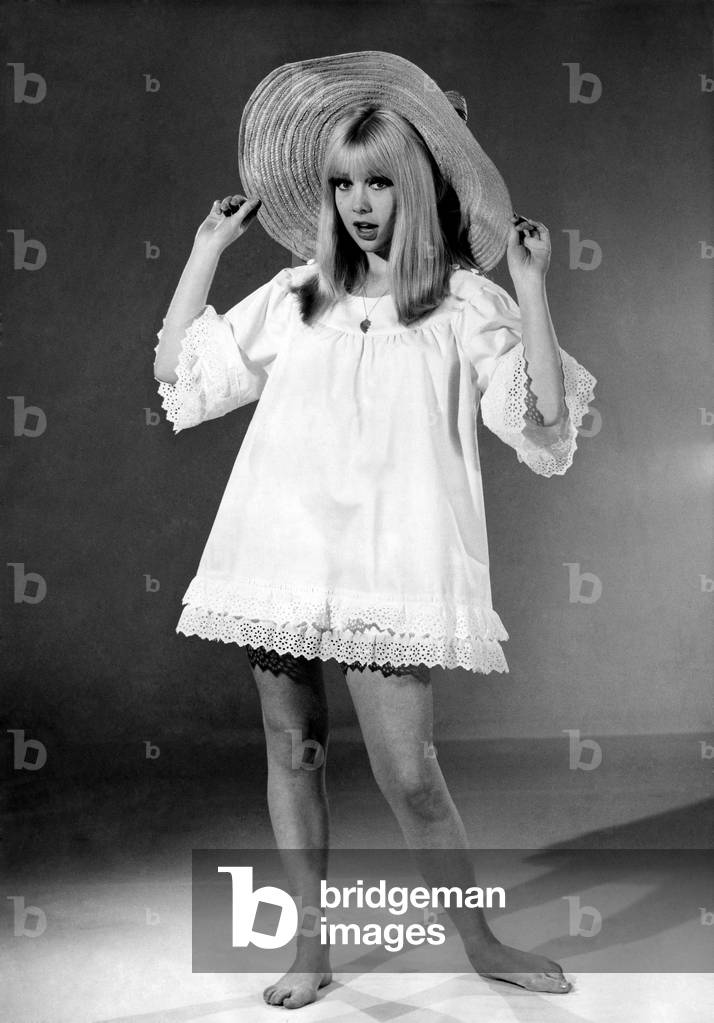 Reveille Fashions: Susan Baker, February 1966 (b/w photo)