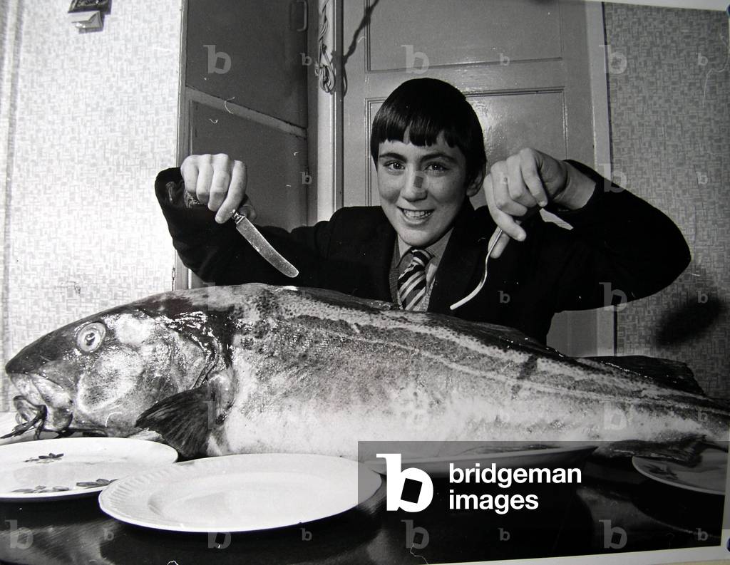 Children - Food and drink Fish - Cod 23/05/1972 (b/w photo)