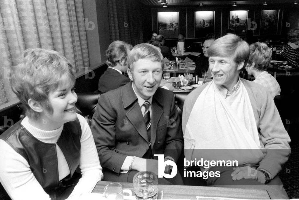 Manchester City and England star Colin Bell nursing his damaged shoulder, injured in Wednesday night's International match, at his Whitefield, Lancashire restaurant with a friend. December 1969 (photo)