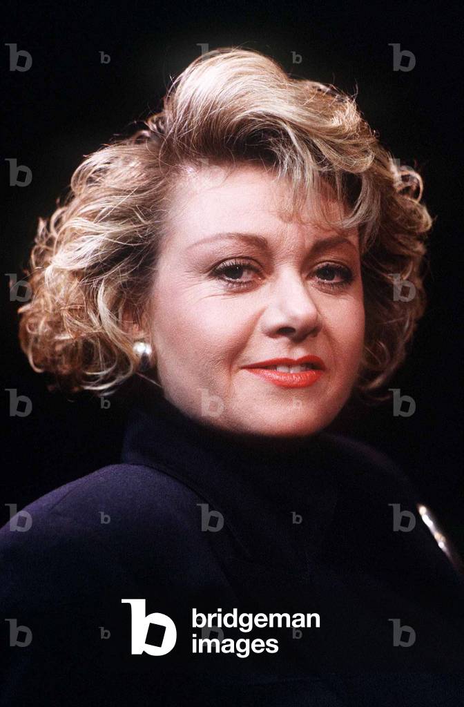 Elaine Paige the singer to appear in the musical Anything Goes. January 1989