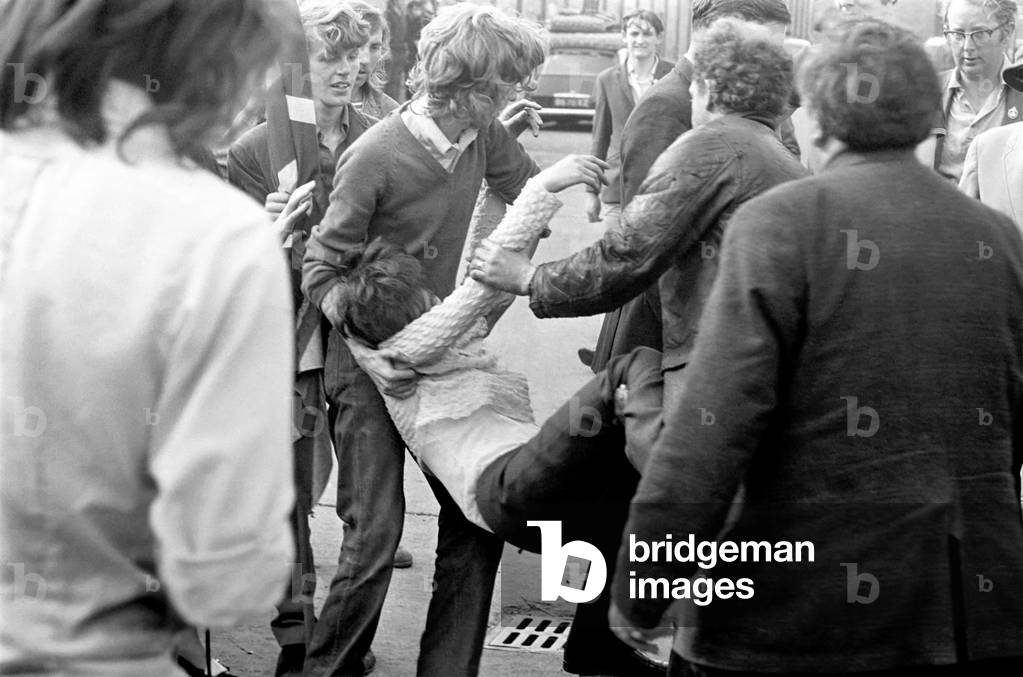 Northern Ireland Belfast Riots August 1971. The army tries to cope with rioting on the streets of Belfast as cars and shops are set alight distress members of the community look to the soldiers for protection. August 1971 71-7427-010