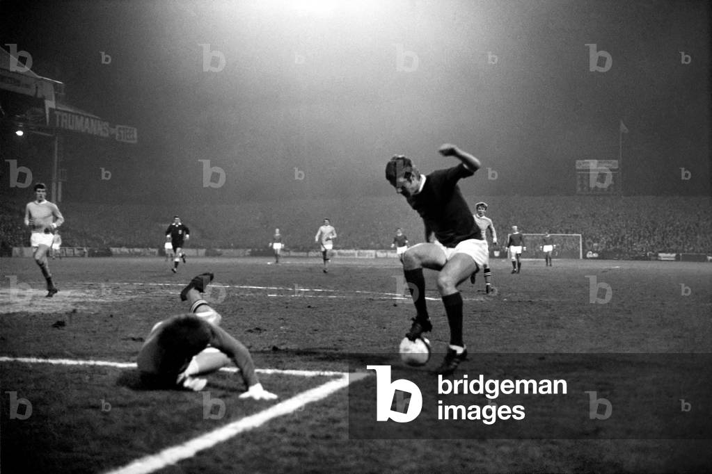 Sport. Football, League Cup Semi Final 1st leg Manchester City 2 v. Manchester United. Action from the match. December 1969 (photo)