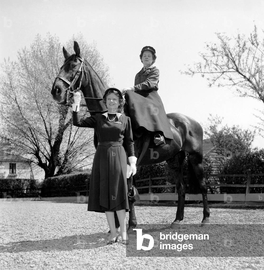 Anne Swordes seen here with actress Anna Neagle. May 1953 D2333-001