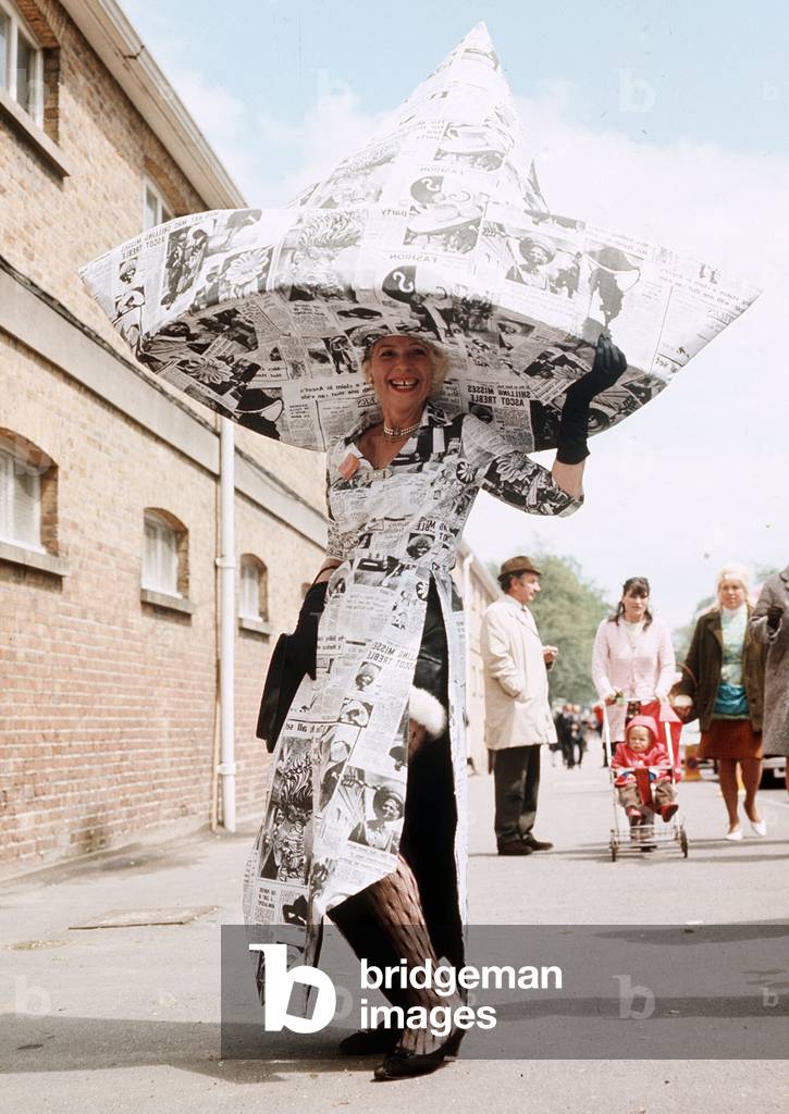 1971 Clothing Ascot Fashion Hats and Dresses Mrs Ronald Shilling in a newspaper cutting dress and hat with black hot-pants edged with white mink, 1971 (photo)