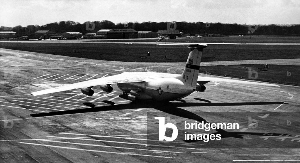 Lockheed C-141, April 1977
