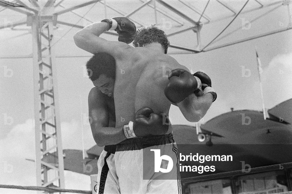 Joe Bugner v. Muhammad Ali in Kuala Lumpar. 29th June 1975 (b/w photo)