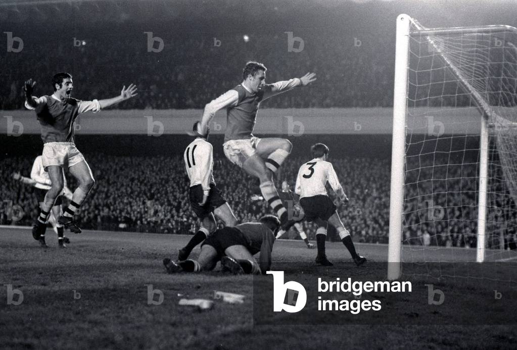 English League Cup Semi Final First Leg match at Highbury. Arsenal 1 v Tottenham Hostpur 0. John radford leaps over Spurs goalkeeper Pat Jennings after scoring his side's goal November 1968 DM Y10320-20a (photo)