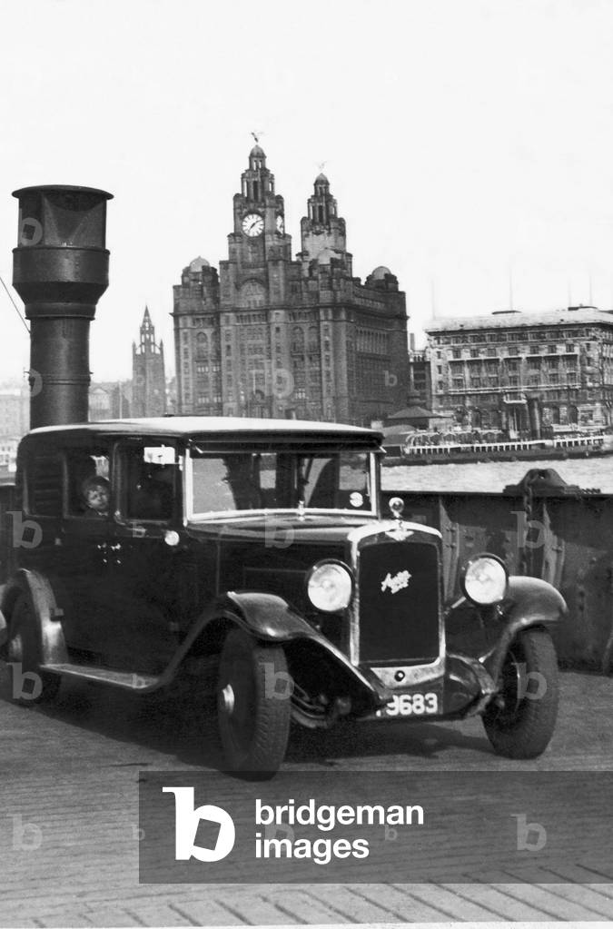 An Austin motor car crossing the River Mersey on a luggage boat in Liverpool.
9th March 1932