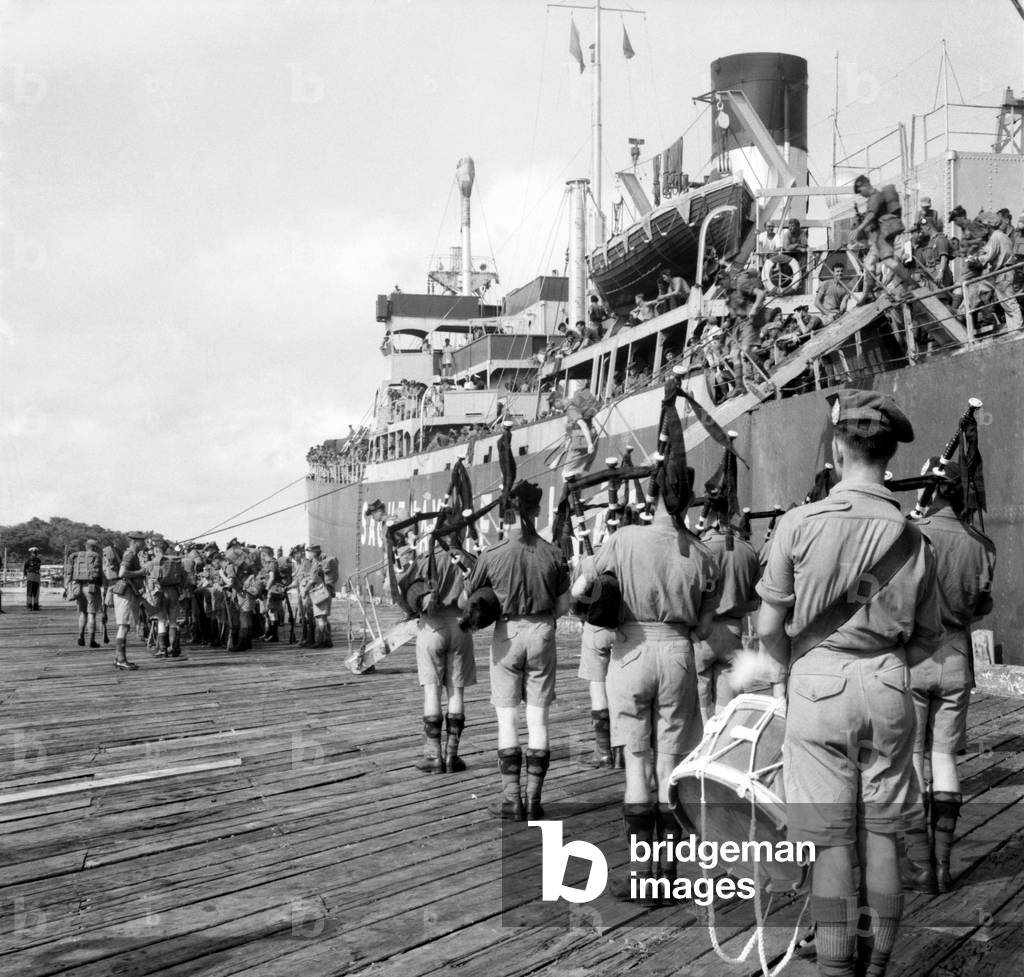 George Town, British Guiana, the Argyle and Sutherland highlanders landed at Atkinson Wharf, 21st October 1953 (b/w photo)