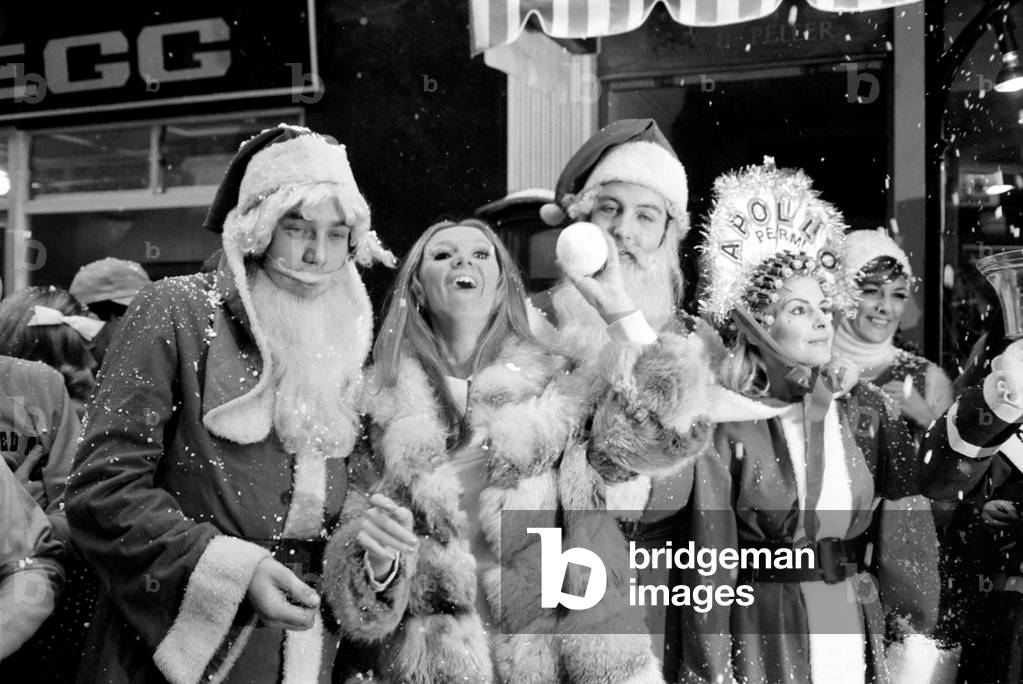 Festive Scenes. In South Molton street, Mayfair , it was snowing but it was only plastic snow that was falling. Singer Clodagh Rogers was present with Father and Mother Christmas, to open the street's Christmas display of lights. Clodagh Rogers with snowballs with Mother and Father Christmas. December 1969 Z11515-005