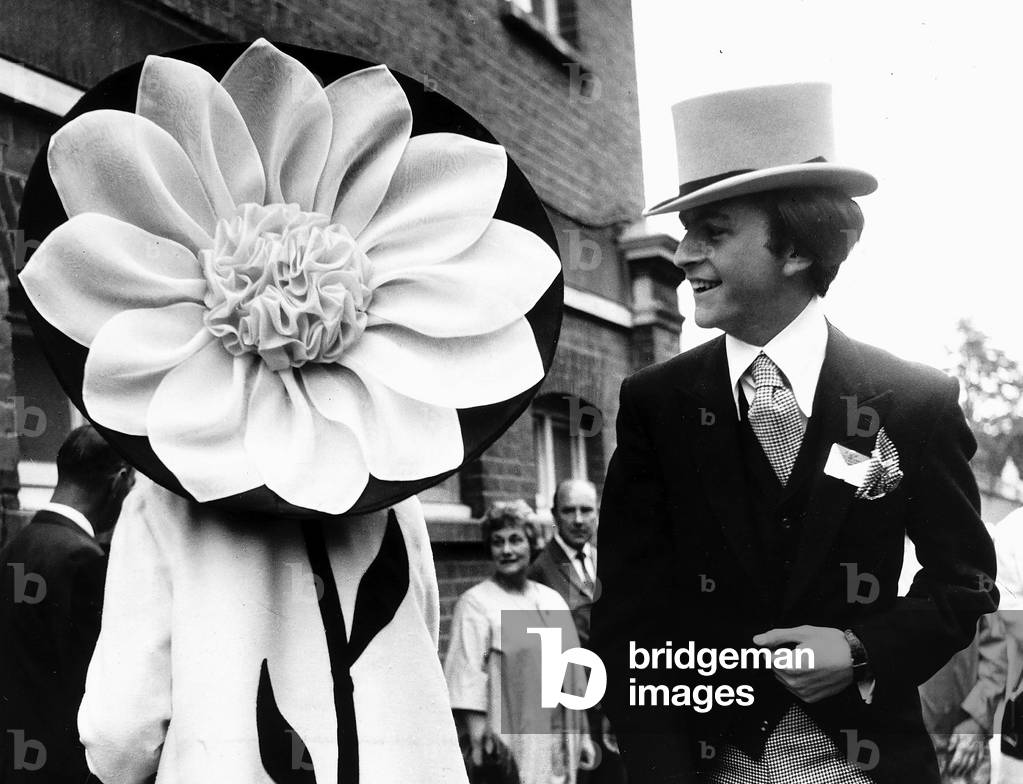 Mrs Ronald Shilling in Silk dahlia hat at Royal Ascot in June 1967
sixties fashion
