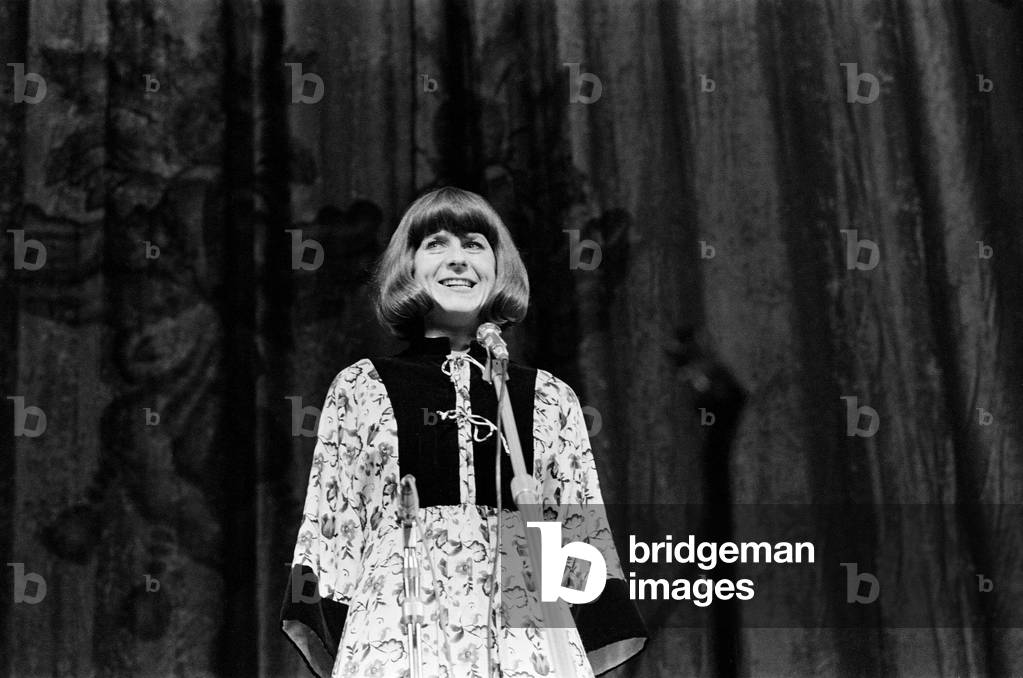 Pam Ayres performs at Bristol Hippodrome. 6th April 1977 (b/w photo)