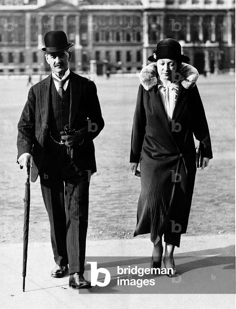 Neville Chamberlain with wife at Buckingham, 21/09/1931 (b/w photo)