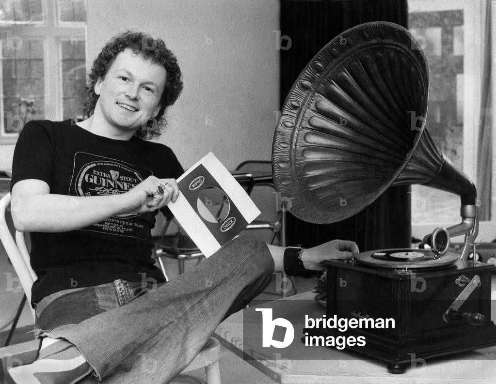 Singer, songwriter Mike Batt, 24, the man behind the fur who led the wombles on their Top-of-the-pops T.V. series is the whole of the wombles musical sound. March 1975 P017115
