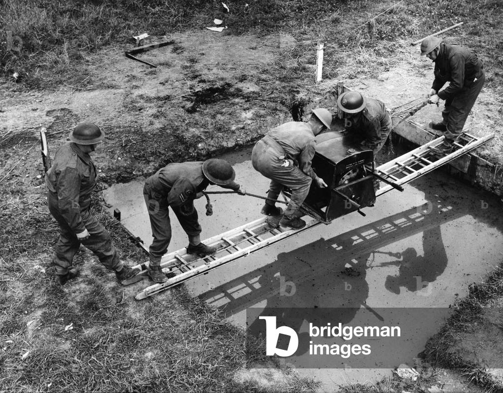 The army fire service in training September 1943 (b/w photo)