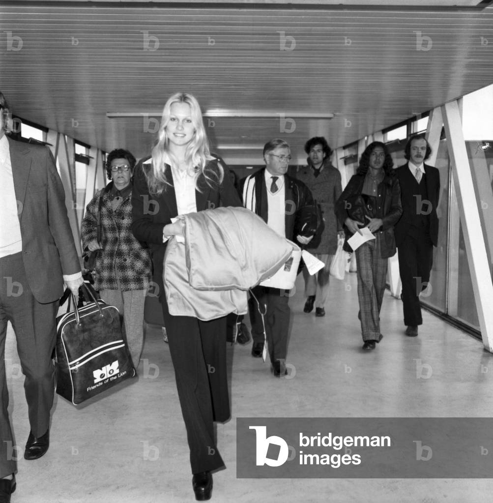 Miss World Anneline Kriel of South Africa at Heathrow airport., January 1975