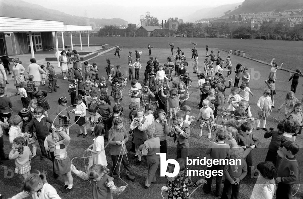 The new generation of school children (5-7 year olds) at the Aberfan Junior School, May 1975 (b/w photo)