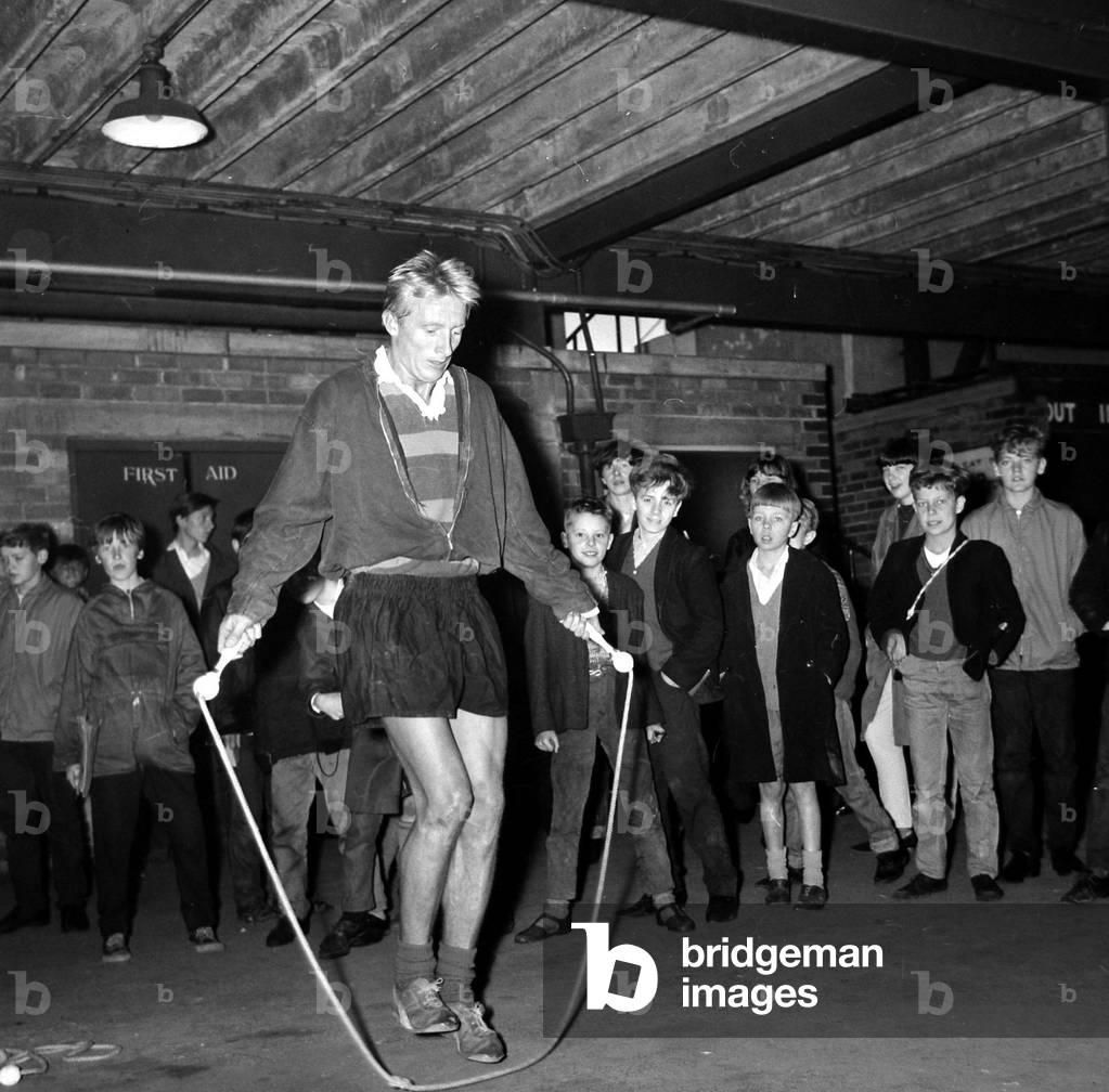 Manchester United Player Dennis Law during training. July 1965© Daily Mirror M (photo)
