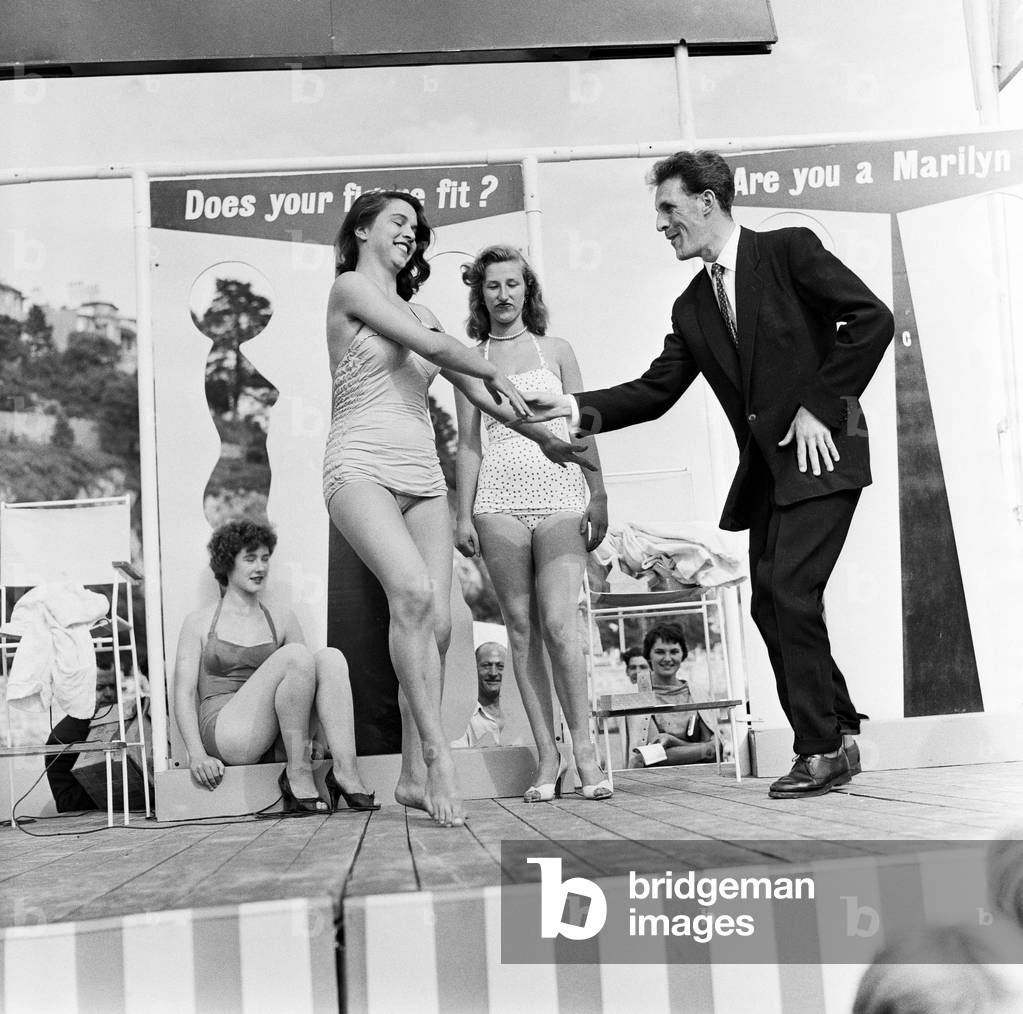 Bruce Forsyth, resident comedian of 'Gay Time' at the Concert Hall Babbacombe, pictured at a Beach Contest in Torre Abbey Sands beach, Torquay. 3rd July 1957 (b/w photo)