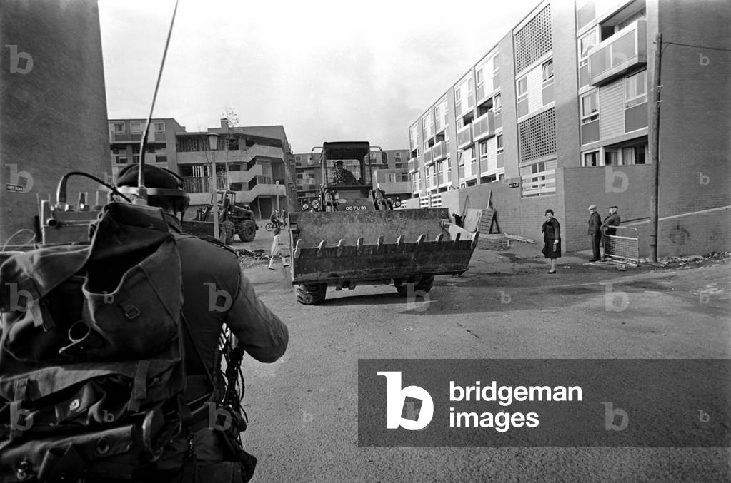 Northern Ireland October 1969. The last of the Belfast barricades are removed by the army at Unity Walk flats. October 1969 Z10437-008
