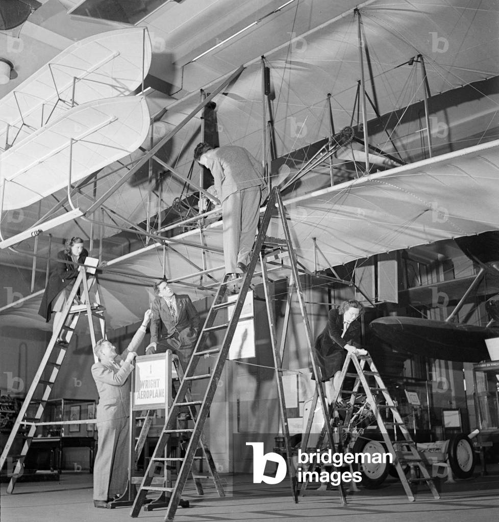 A Wight Brothers Kitty Hawk aeroplane replica being constructed, 05/01/1950