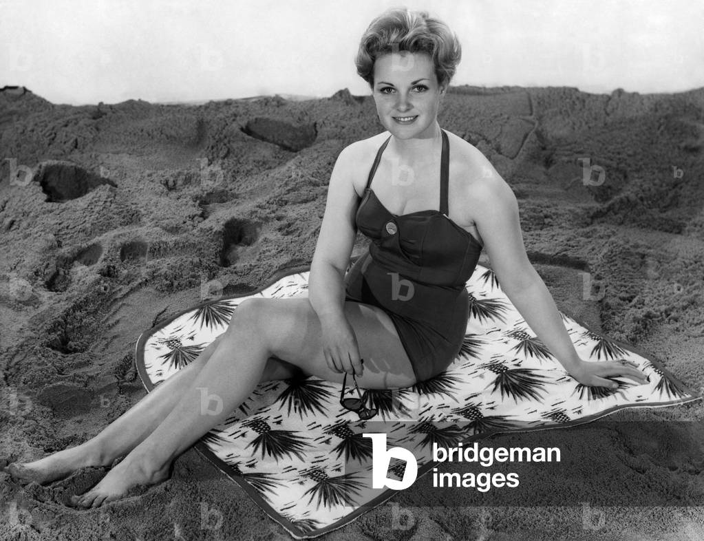 Reveille fashions 1962. May 1962