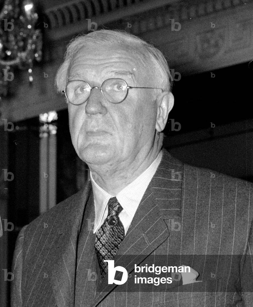 Former chairman of the Daily Mirror Cecil King talking at a Foyle luncheon, 30th May 1969 (b/w photo)