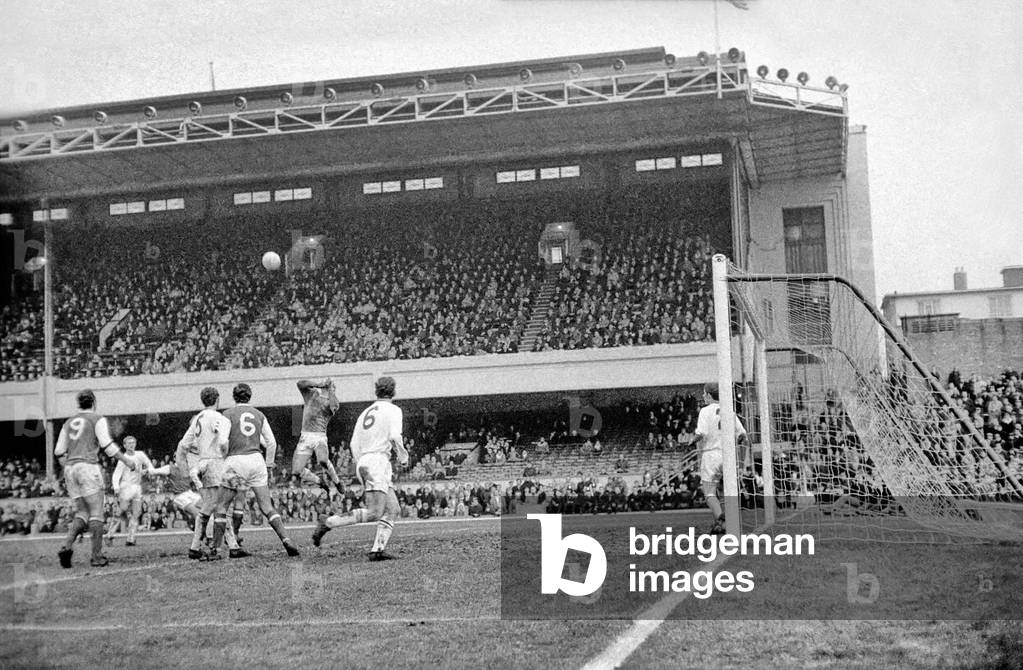 English League Division One match at Highbury. Arsenal 3 v Burnley 2. Mellor Burnley goalkeeper punches the ball clear. December 1969 (photo)