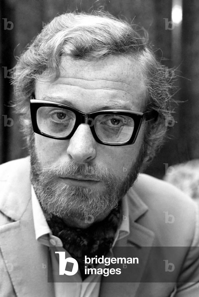 Actor Michael Caine pictured at his home in Grosvenor Square, also pictured is girlfriend Minda Feliciano from the Philippines. November 1969 Z11244-010