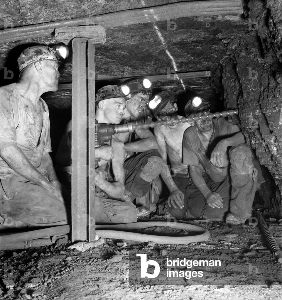 Coalminers drilling in the pits. 
September 1952 
C4567