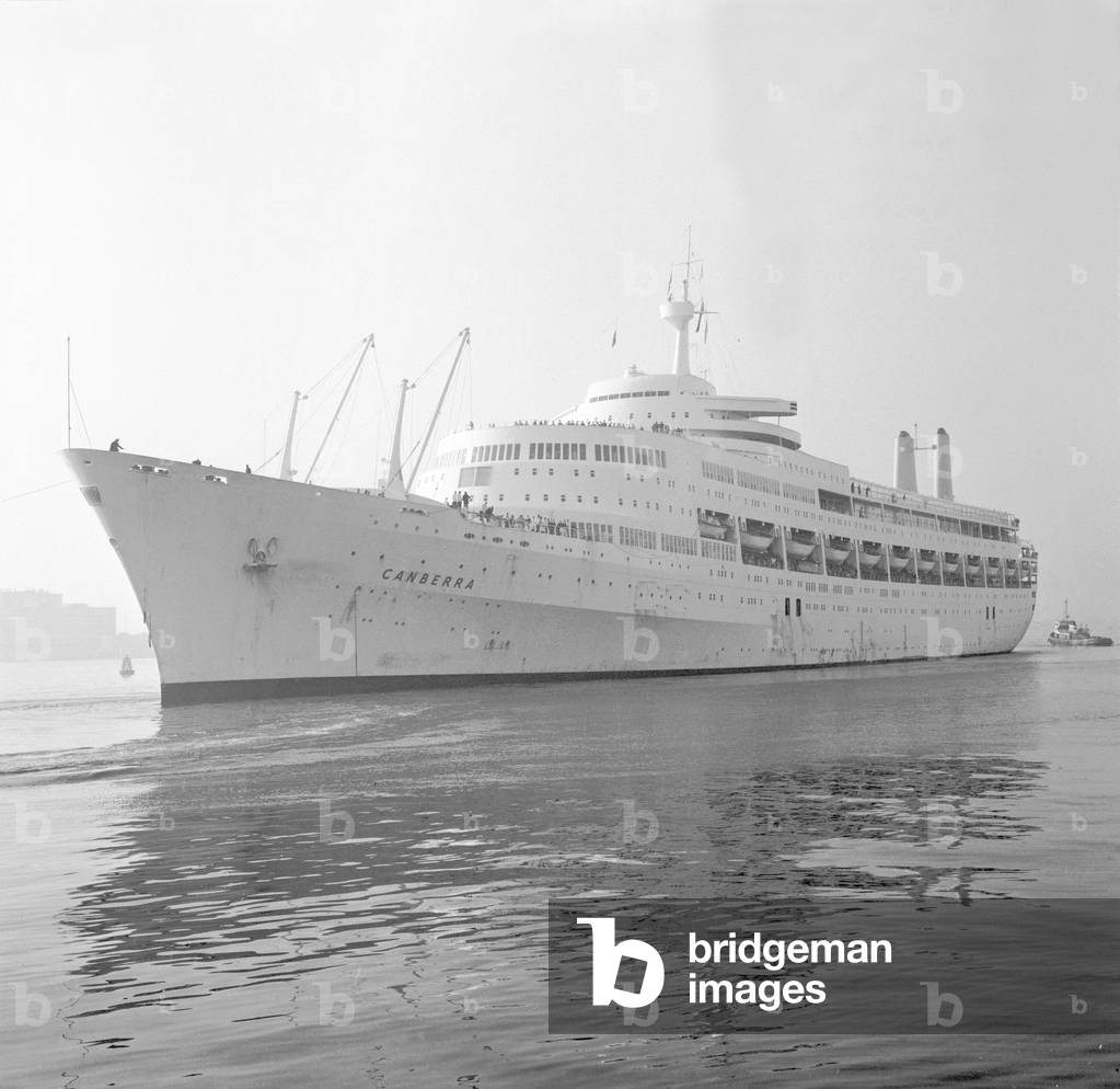 The SS 'Canberra' 28th December 1965 (b/w photo)