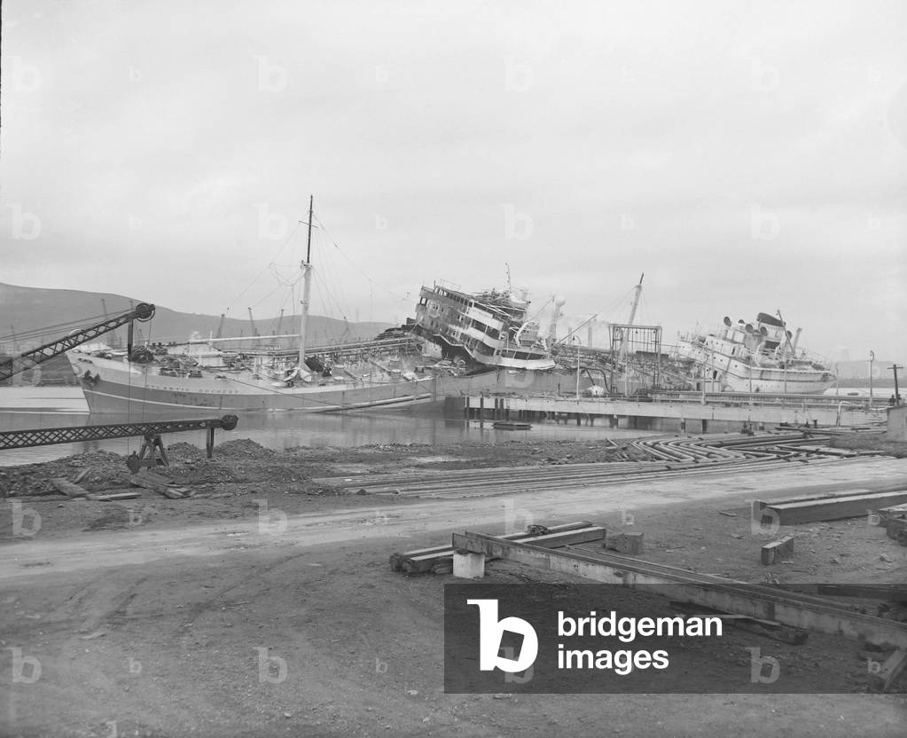 The oil tanker Atlantic Duchess explodes while in Swansea Docks. February 1951 (b/w photo)