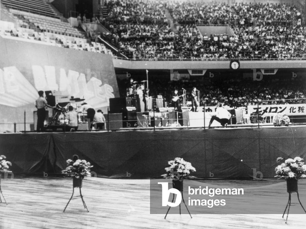 The Beatles World Tour 1966 - 2nd concert at the Budokan Hall (Martial Arts Hall), Tokyo 1st July 1966.
Camera crew set up equipment