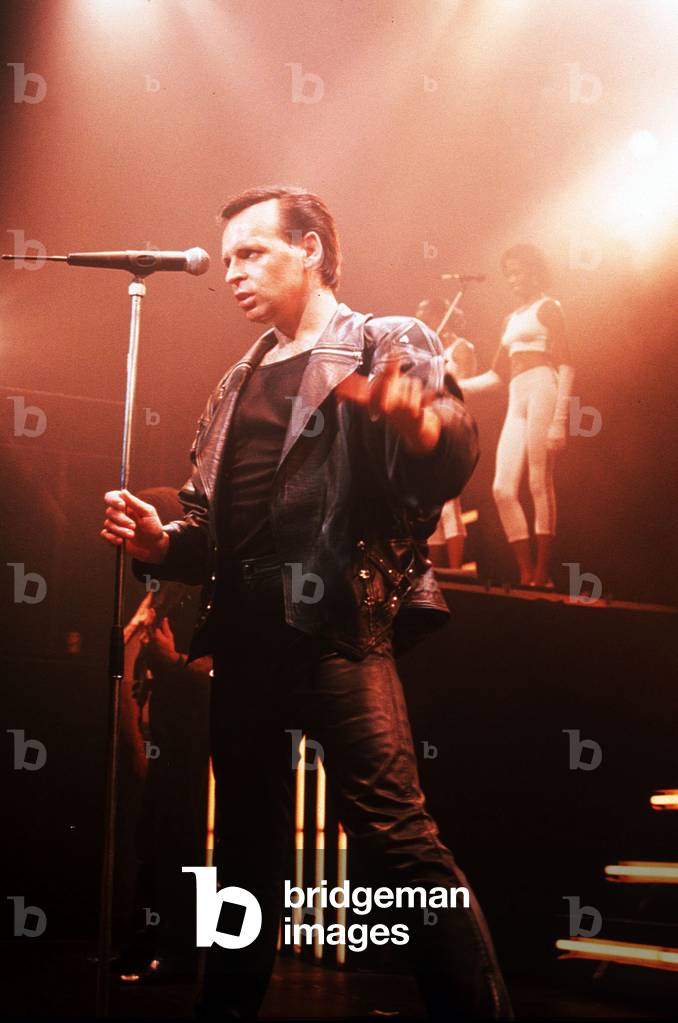 Gary Numan live on stage in concert
circa 1985