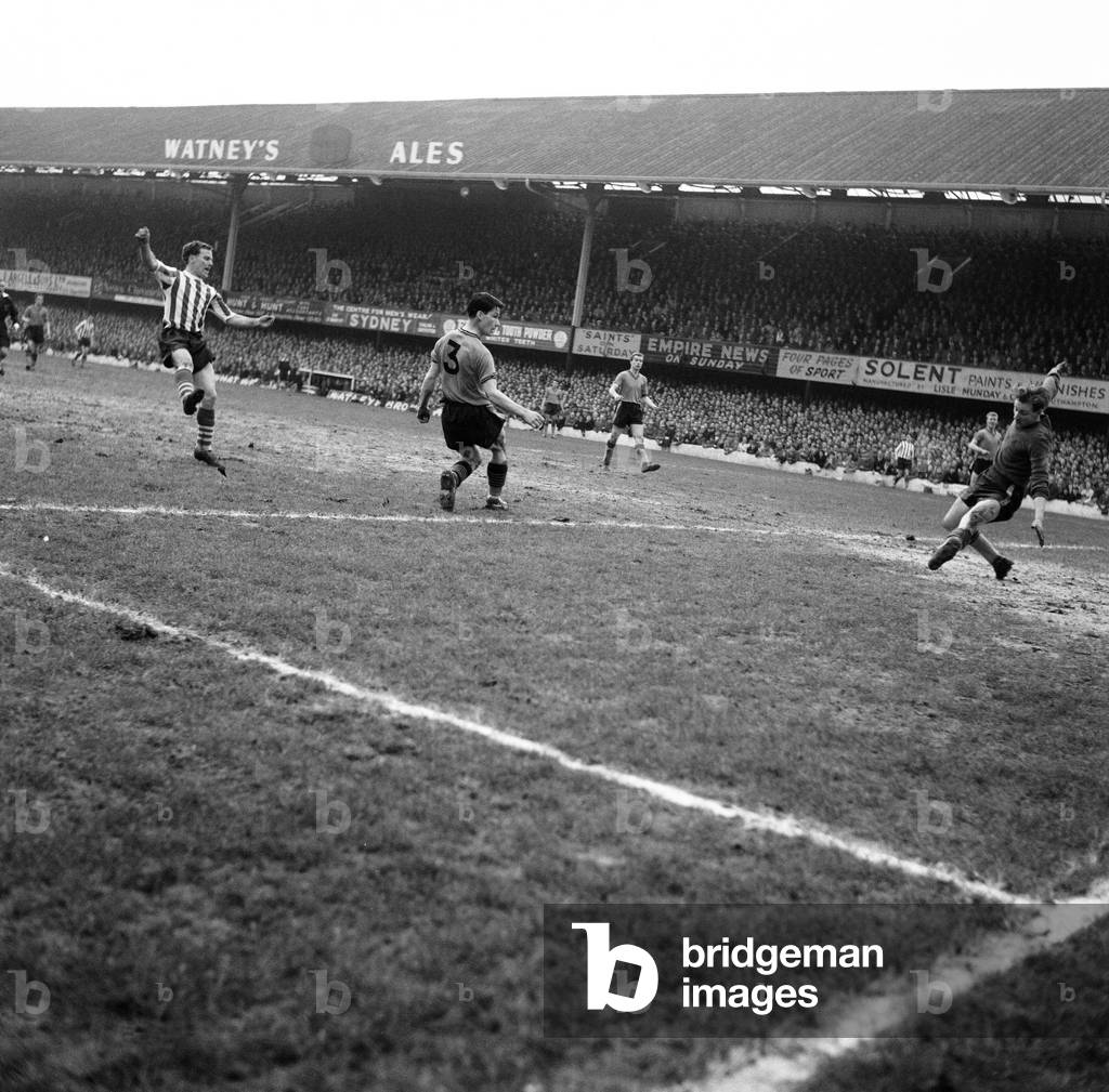 Southampton v Watford, FA Cup match at The Dell, Saturday 30th January 1960. Final score:Southampton 2-2 Watford (photo)