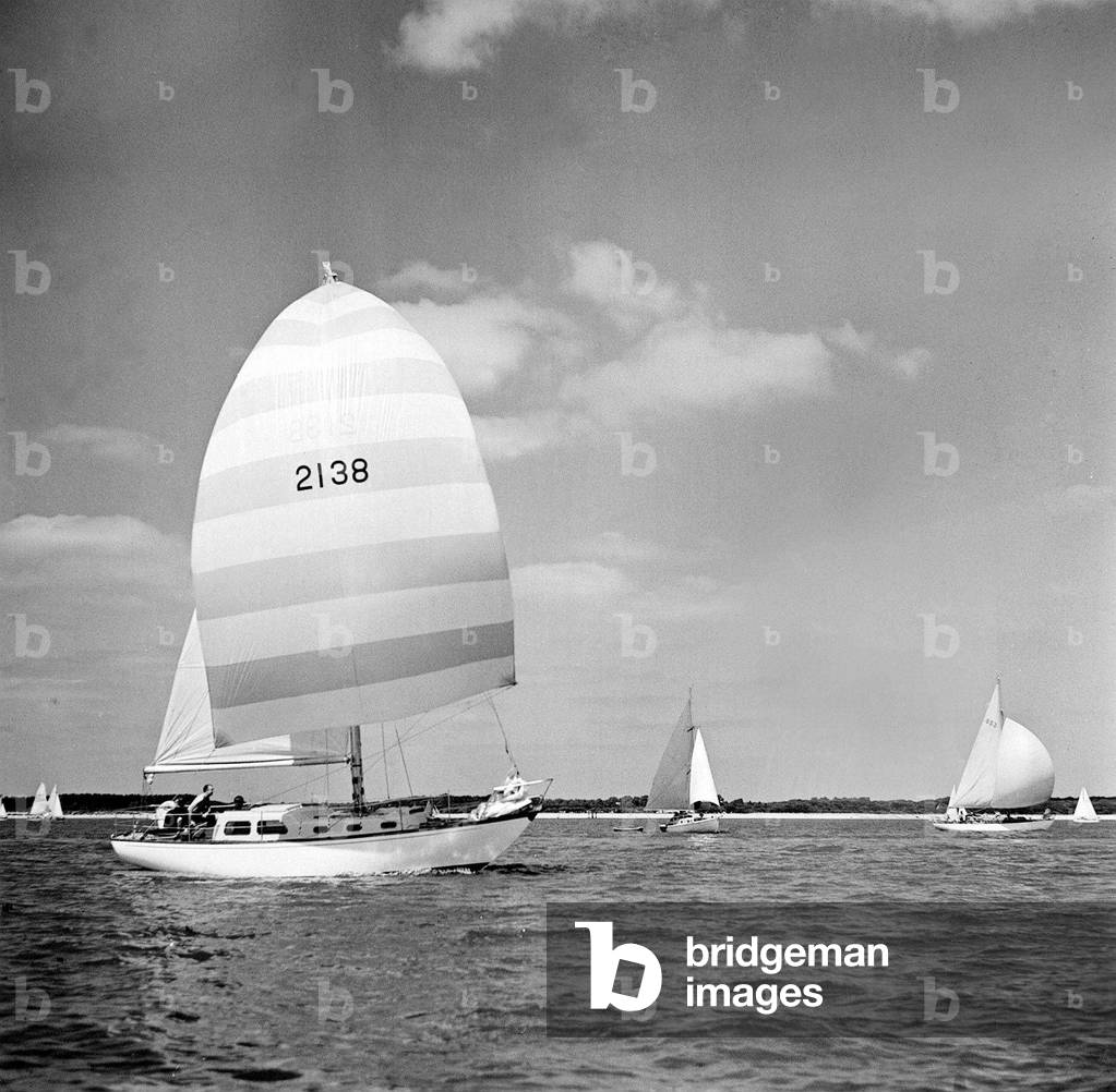 Yachting at Cowes Aug 1964 (b/w photo)