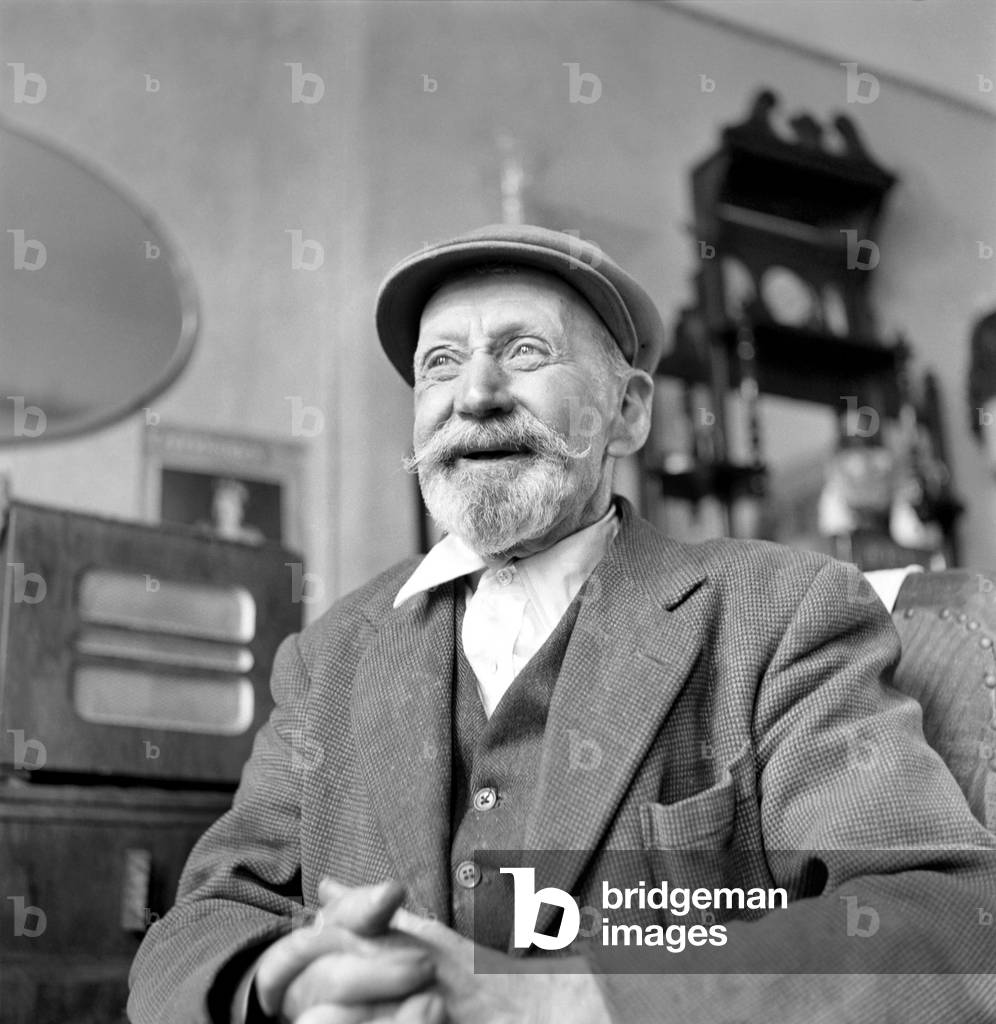 Snappy dressing pensioner. Wally Mill know as the 