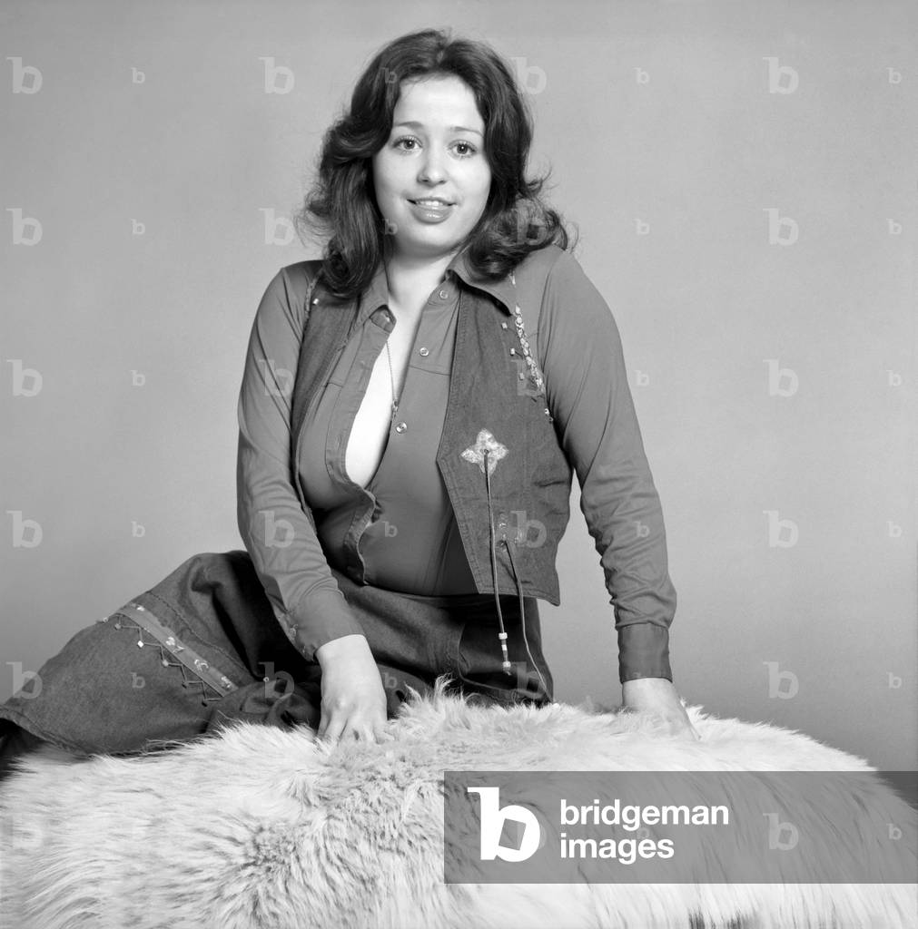 Singer: Tina Charles, February 1976 (b/w photo)