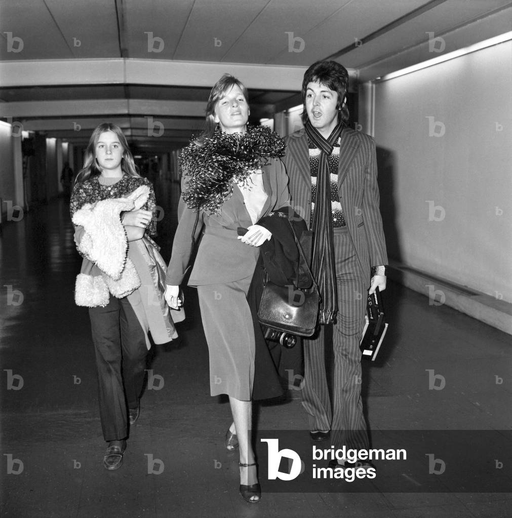Pop star Paul McCartney and family, 10th January 1975 (b/w photo)