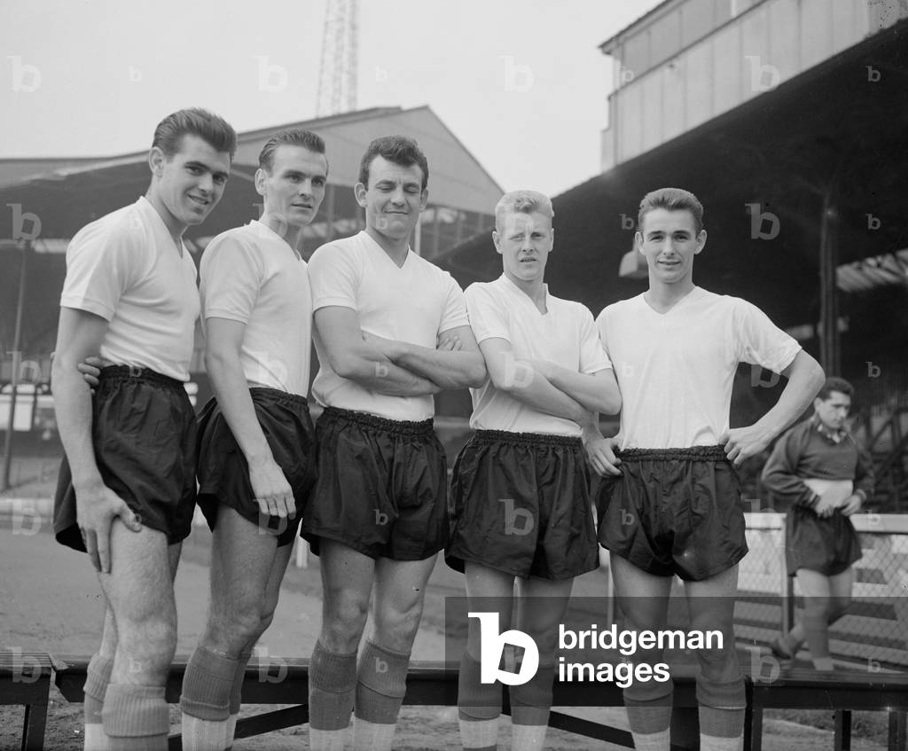 England players in training at Stamford Bridge prior to their match against Wales in the British Home Championship tournament, played throughout the 1959/60 season. Brian Clough is photographed on the right. 13th October 1959 (photo)